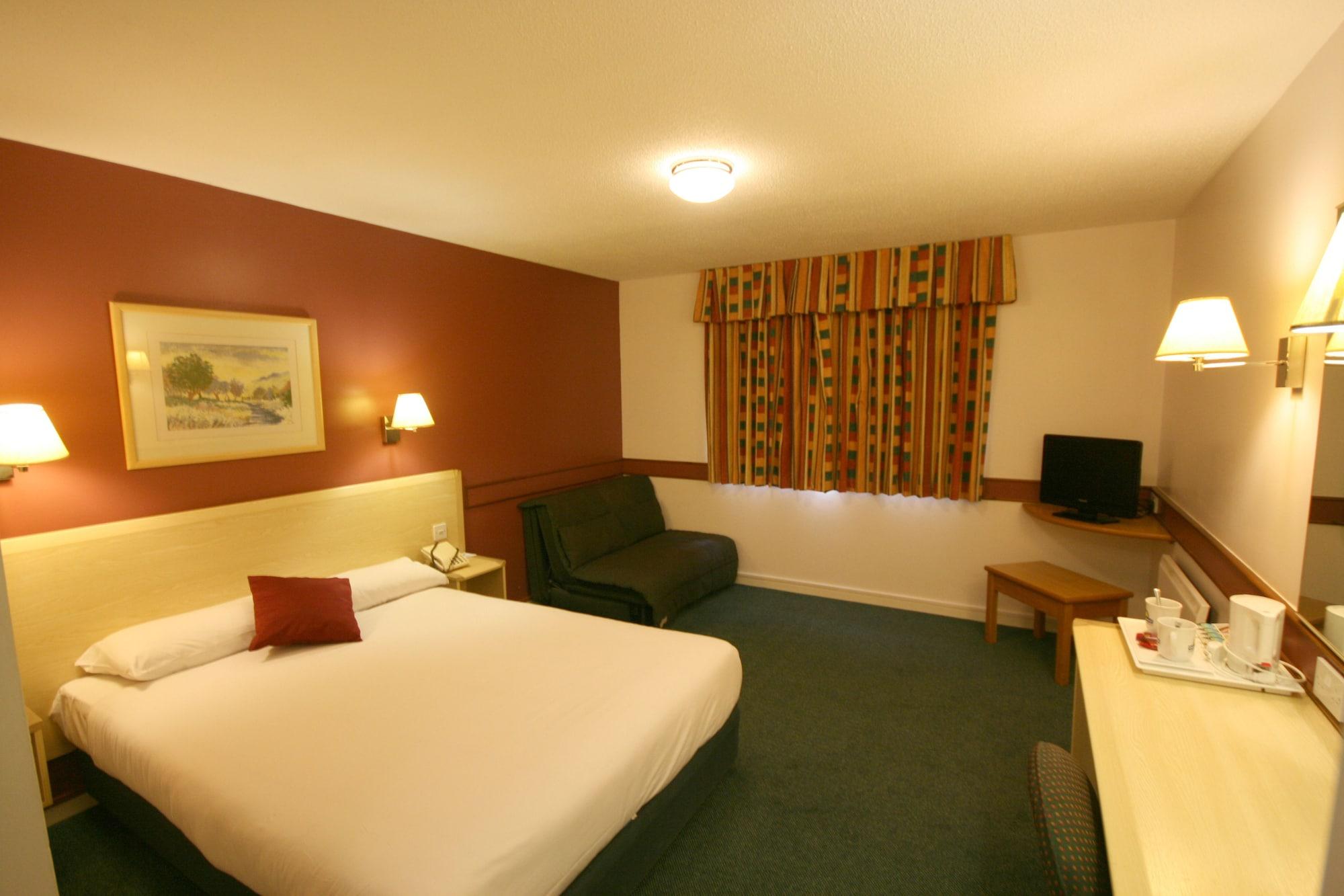 Days Inn Bradford M62 Экстерьер фото