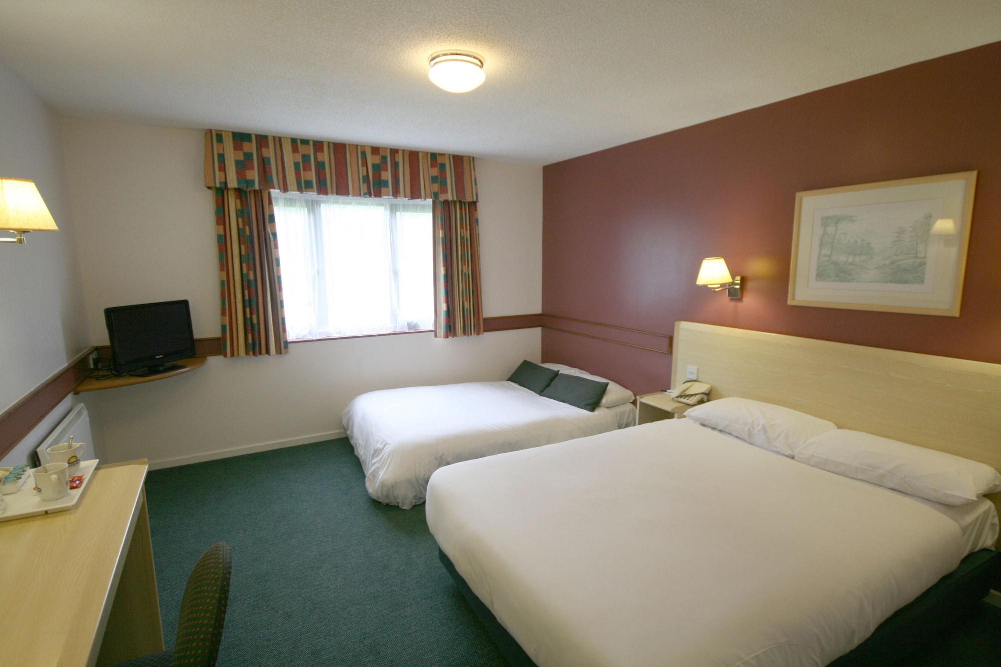 Days Inn Bradford M62 Экстерьер фото