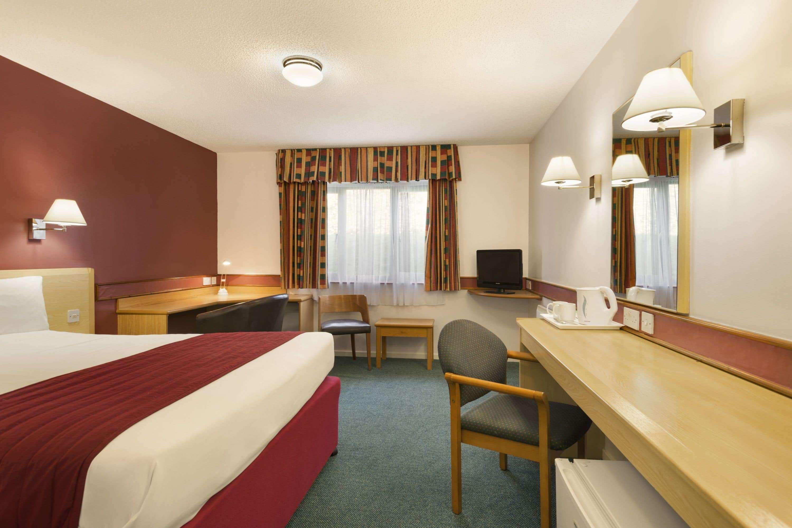 Days Inn Bradford M62 Экстерьер фото