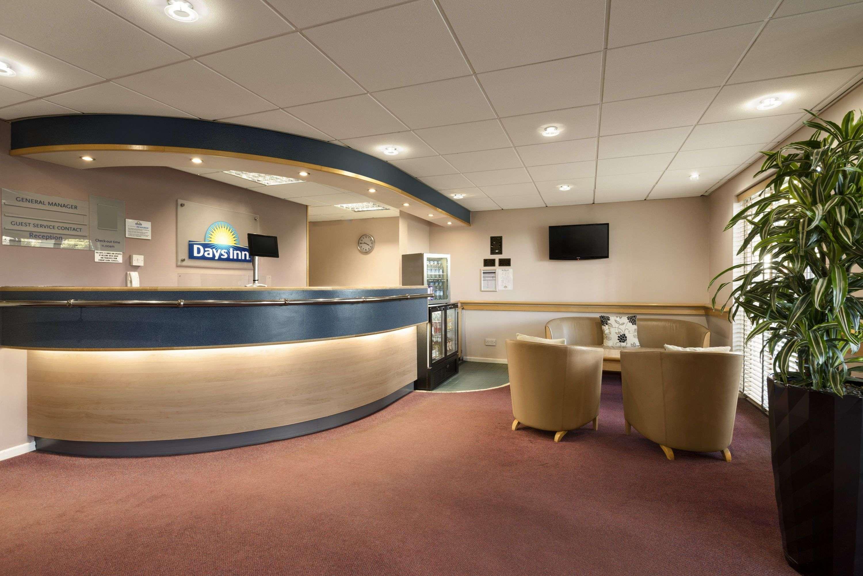 Days Inn Bradford M62 Экстерьер фото